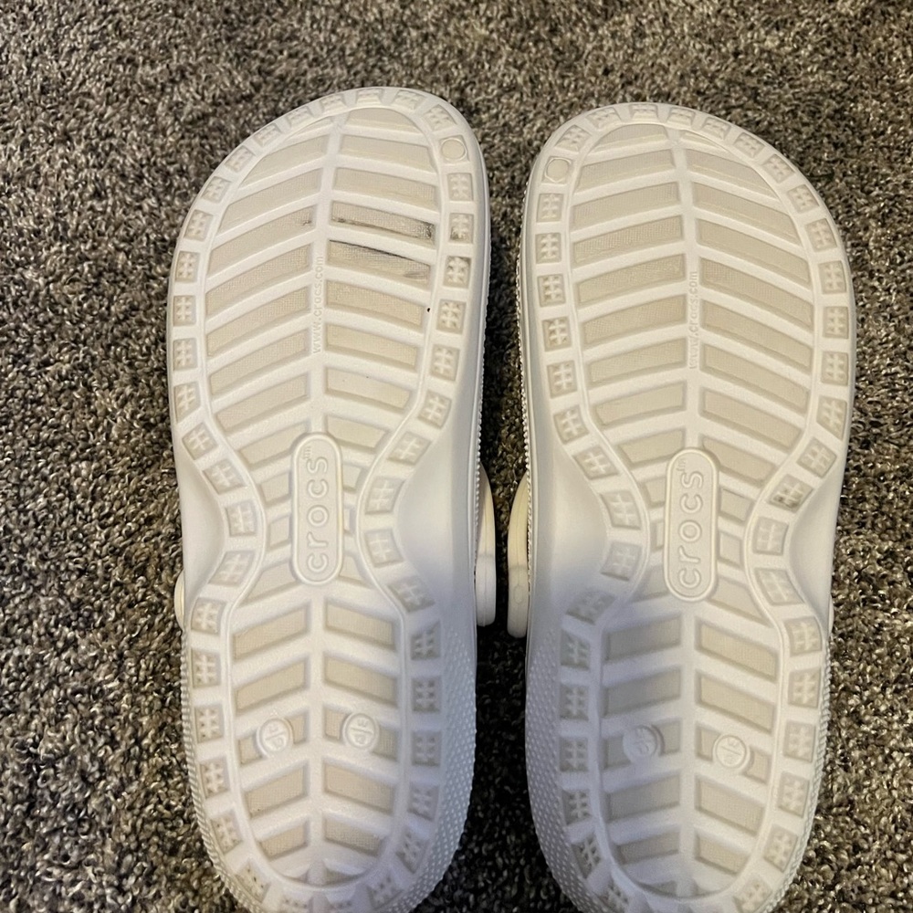 Fuzzy crocs - Picture 2 of 4